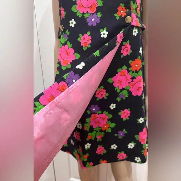 Gorgeous Vintage 1960's Colorful Floral Pique dress! 😍 - Picture 8 of 12
